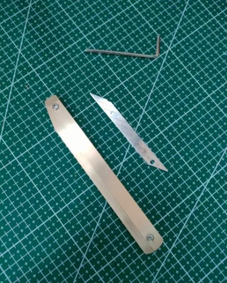 Brass Cutting Knife (9mm Blade)
