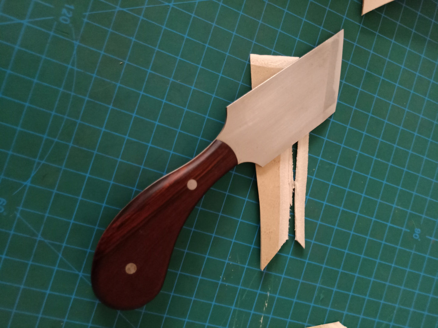 Skiving knife